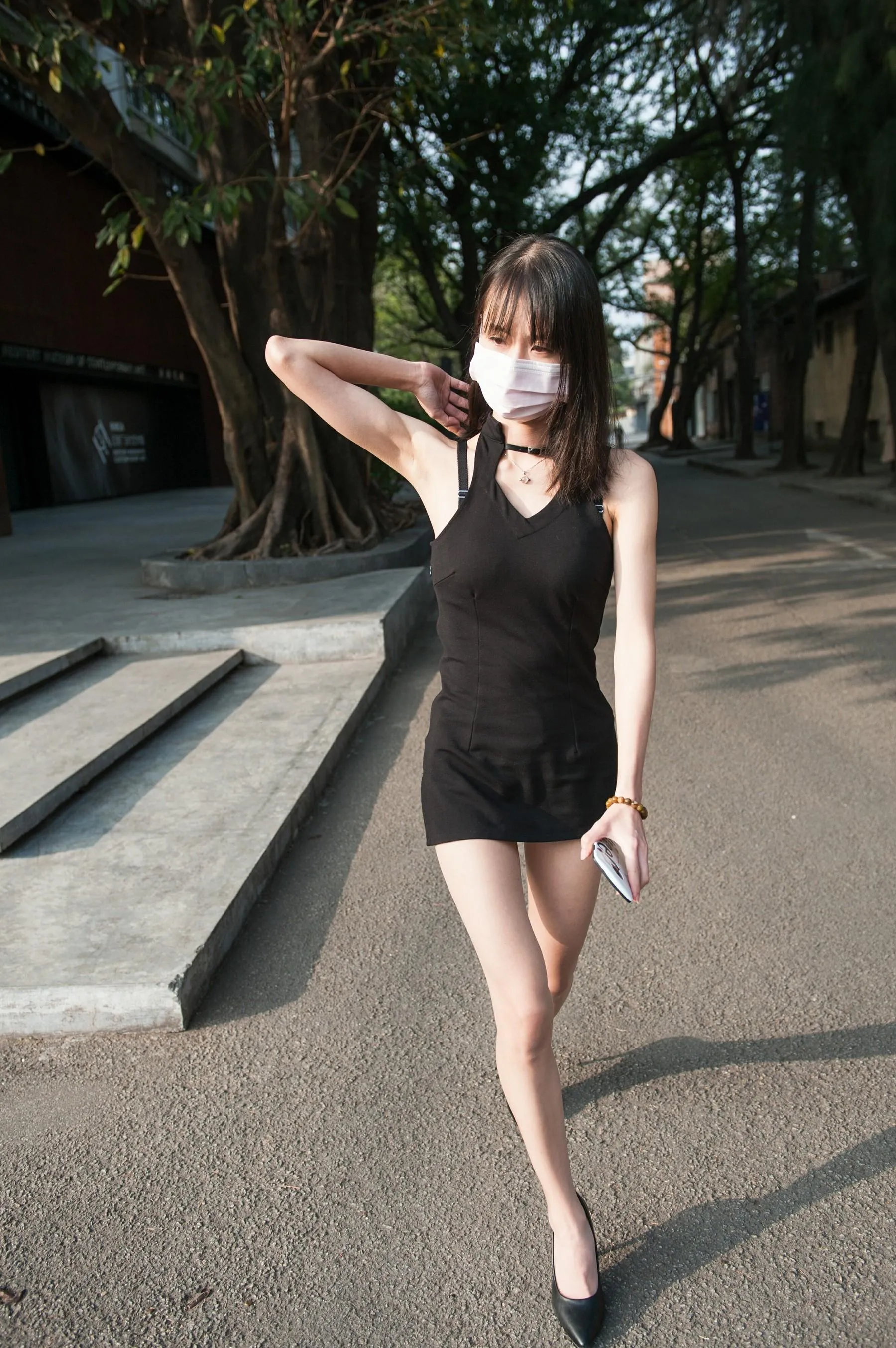 [魔镜街拍] NO.129 街角肉丝包臀裙小姐姐 [213P]插图3